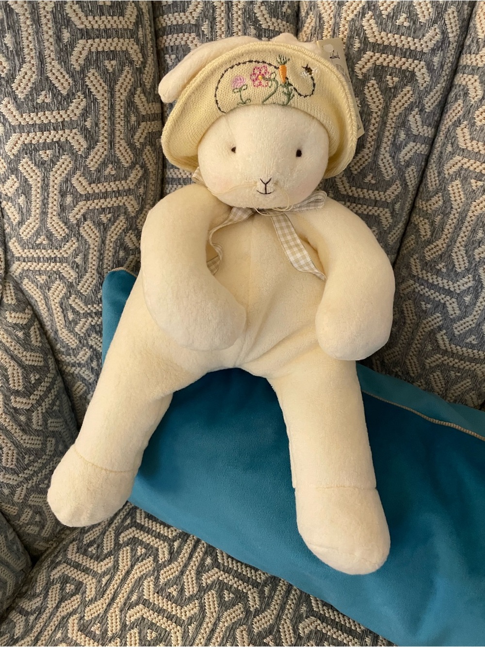Vintage Hallmark BUNNIES BY THE BAY
Baylee 16" Plush Bunny Rabbit